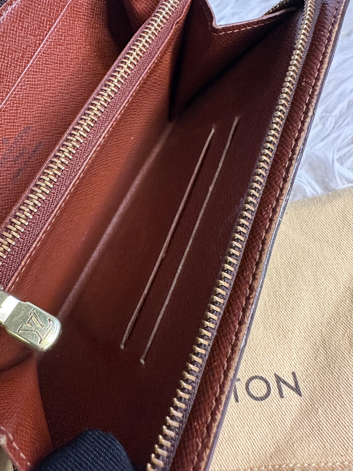 Louis Vuitton Monogram Zippy Wallet