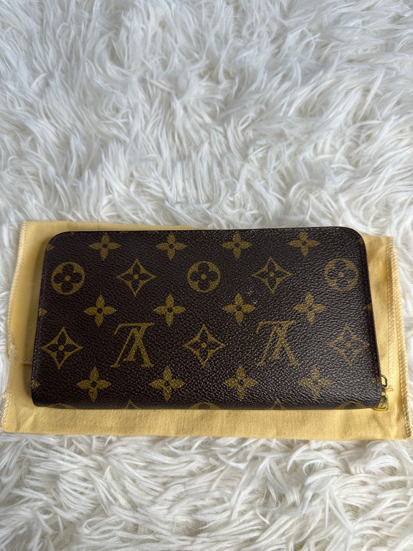Louis Vuitton Monogram Zippy Wallet