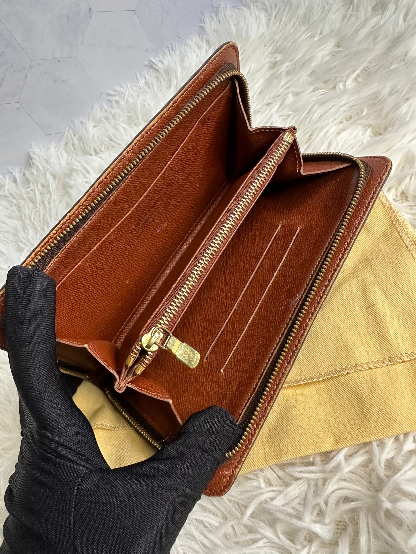 Louis Vuitton Monogram Zippy Wallet