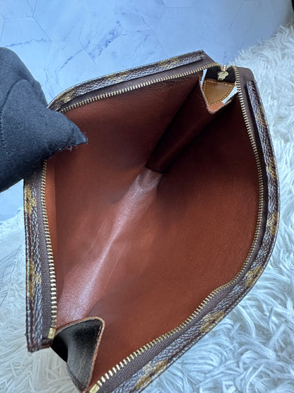 Louis Vuitton Vintage Monogram Toiletry 26