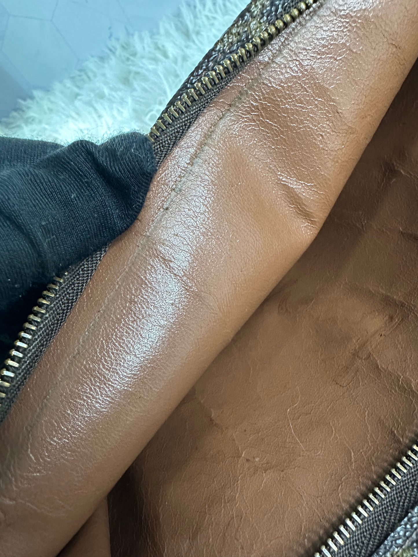 Louis Vuitton Vintage Monogram 26