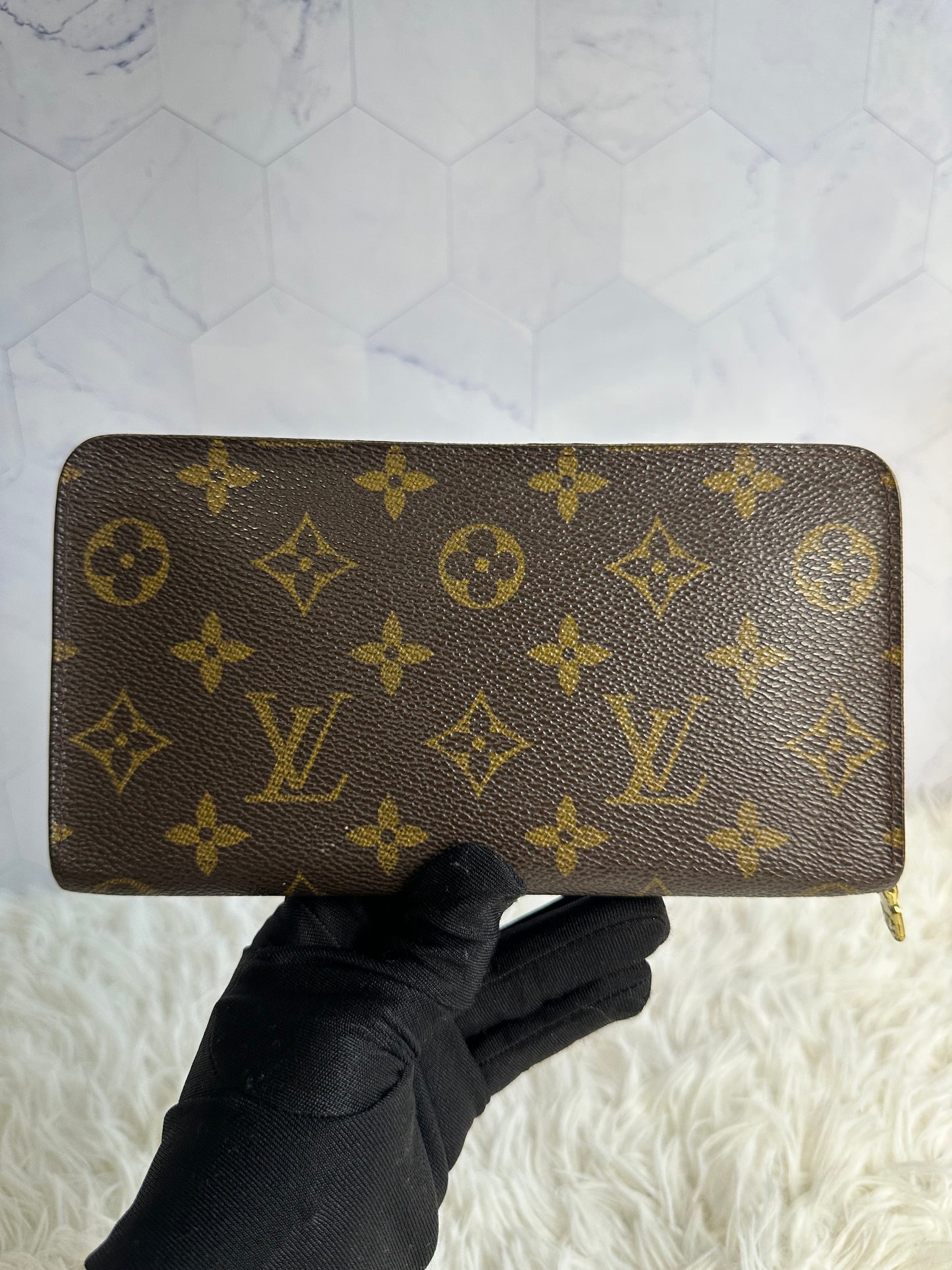 Louis Vuitton Monogram Zippy Wallet