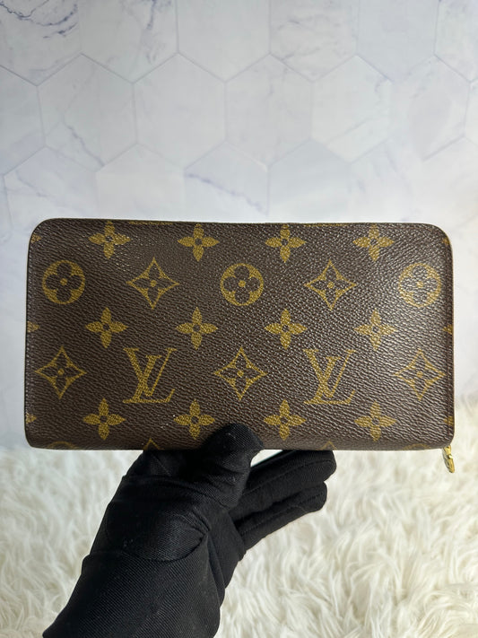 Louis Vuitton Monogram Zippy Wallet