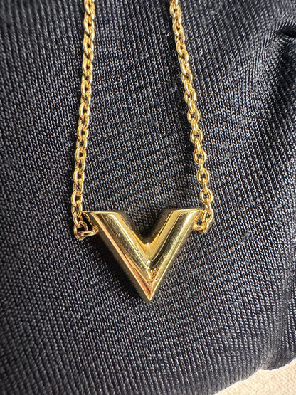 Louis Vuitton Essential V Bracelet