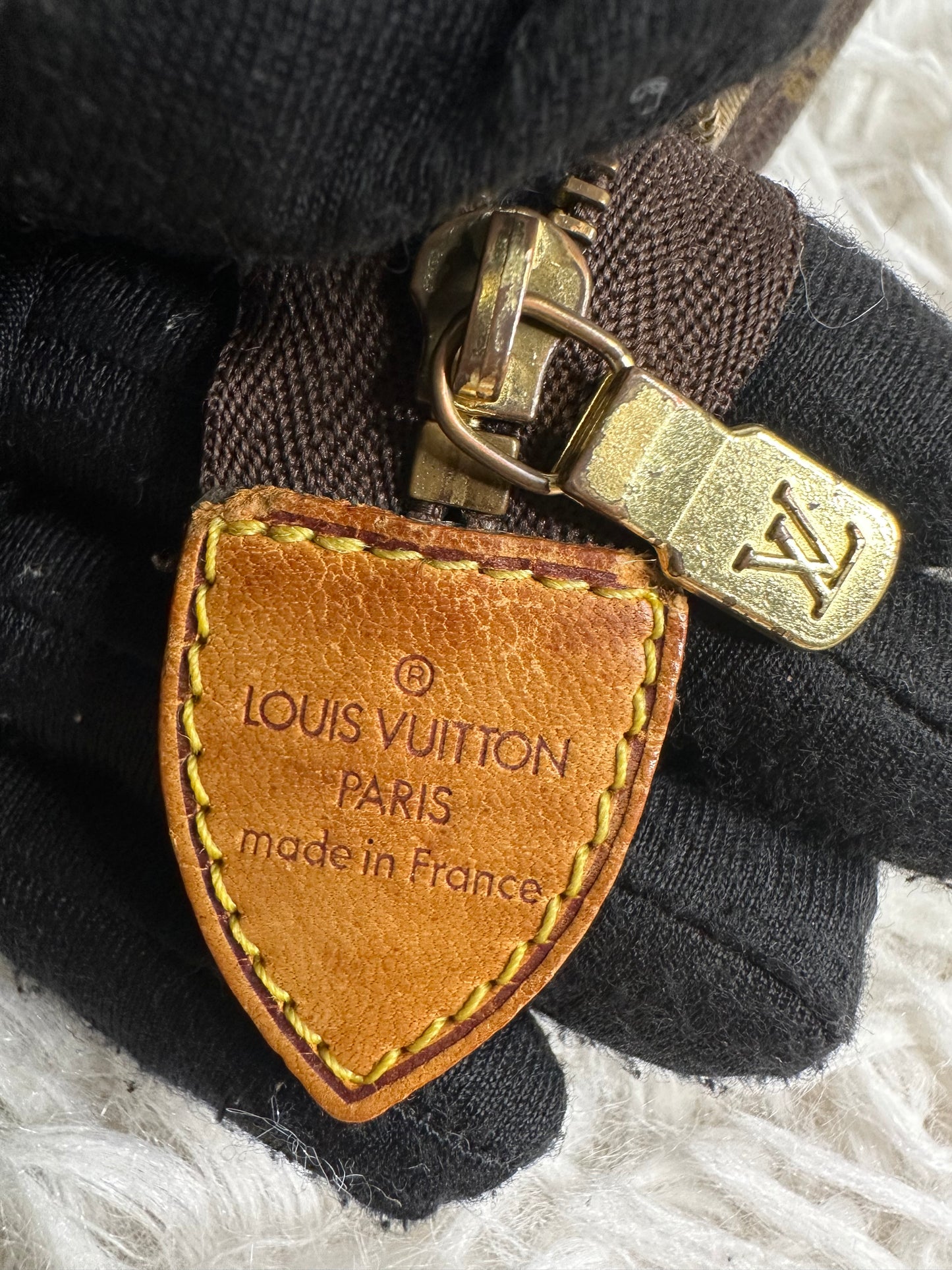 Louis Vuitton Vintage Monogram 26