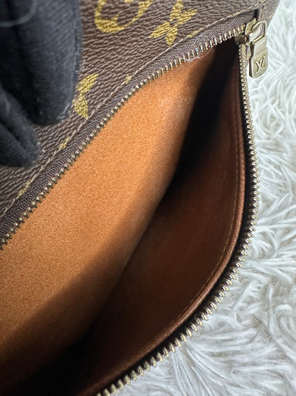 Louis Vuitton Vintage Monogram Pochette clutch bag