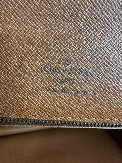 Louis Vuitton Vintage Monogram Monceau 28