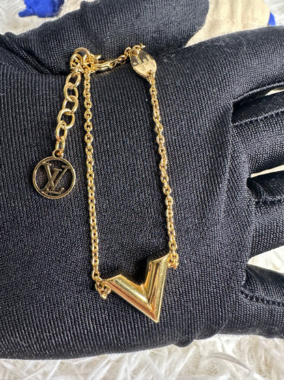 Louis Vuitton Essential V Bracelet