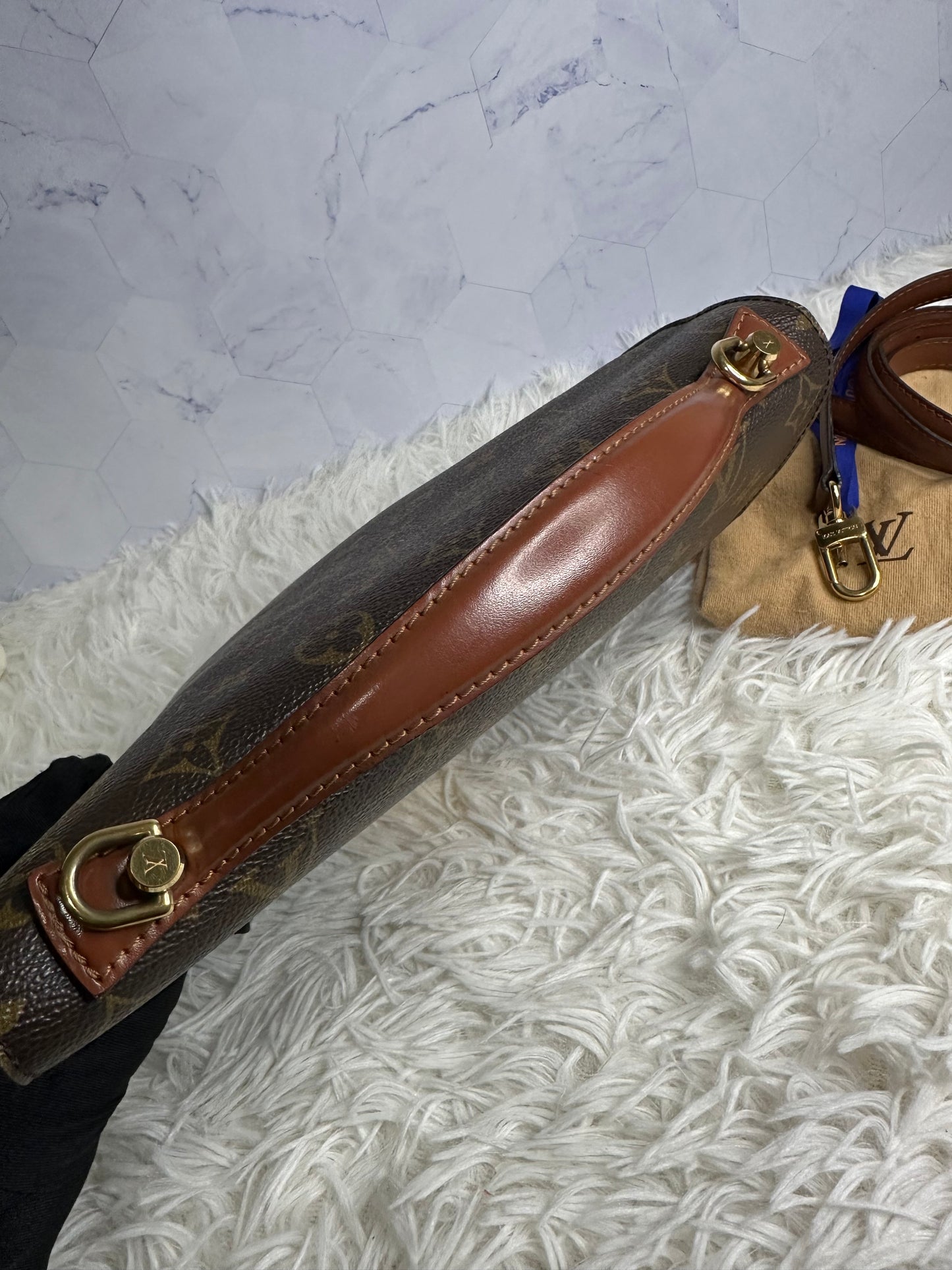 Louis Vuitton Vintage Monogram Monceau 28