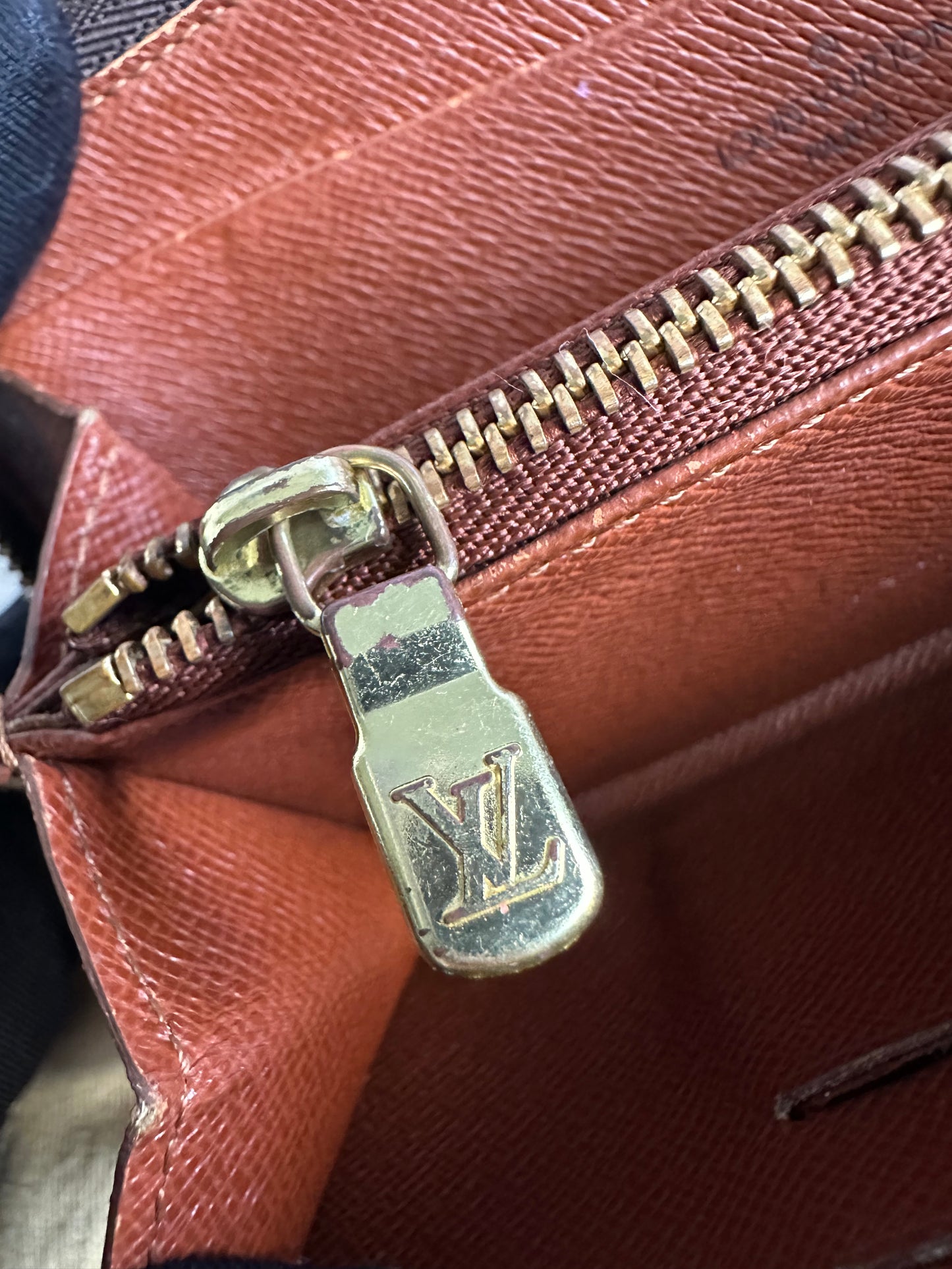 Louis Vuitton Monogram Zippy Wallet