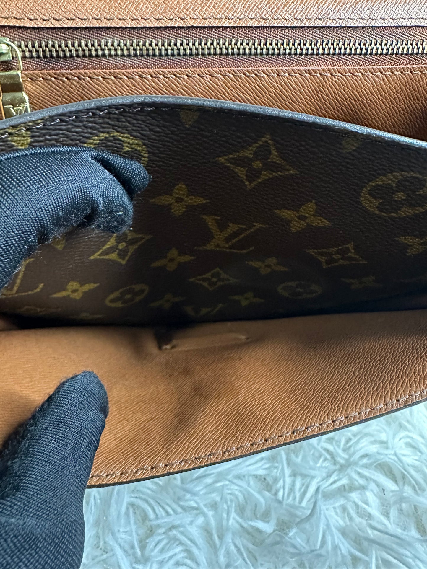 Louis Vuitton Vintage Monogram Monceau 28